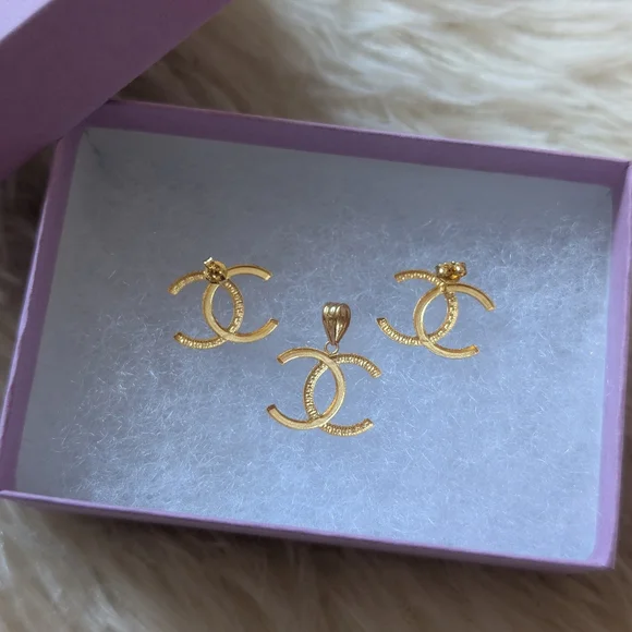 Real 18K Saudi Gold Earrings & Pendant Set - Picture 2 of 4